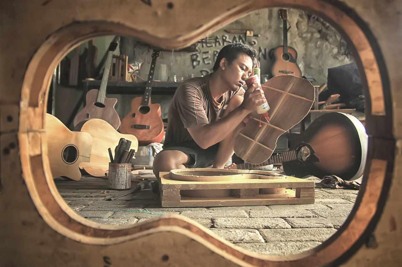 A maker of stringed instruments such as violins and guitars